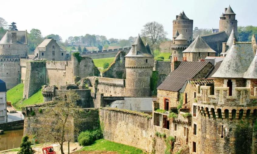 Gite La Maison La Saint-Aubin-d'Aubigne Luaran gambar